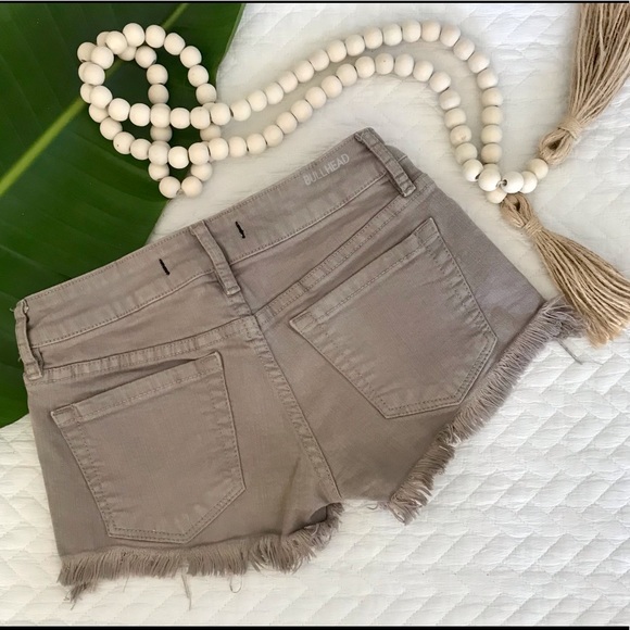 Bullhead Denim Co. Grey Stretch Denim Frayed Short Shorts SIZE 0 - Picture 2 of 11